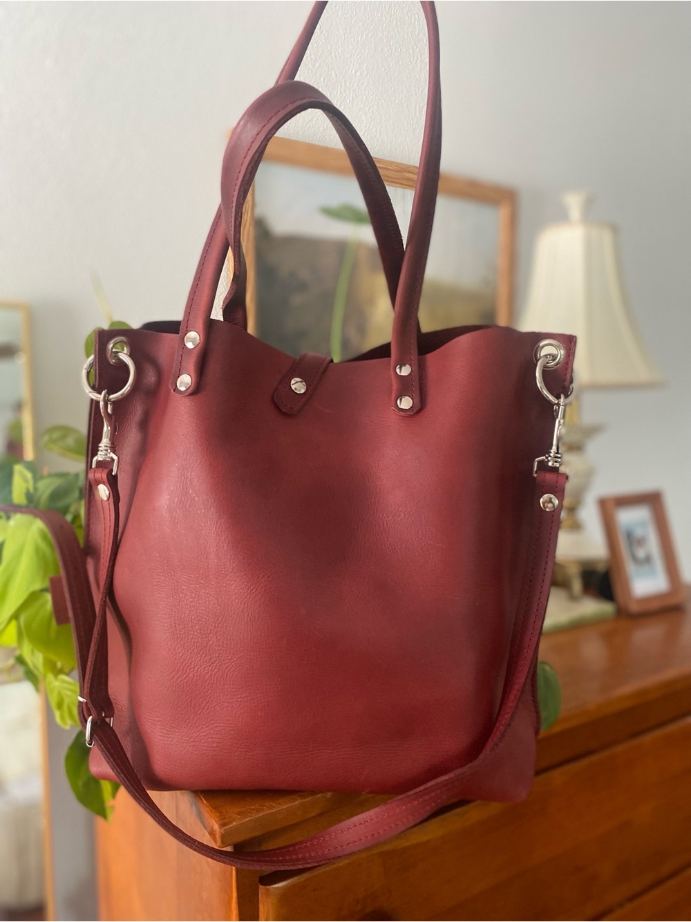 SANUMI LEATHER LARGE Everyday Leather Tote in Burgundy with Detachable Strap